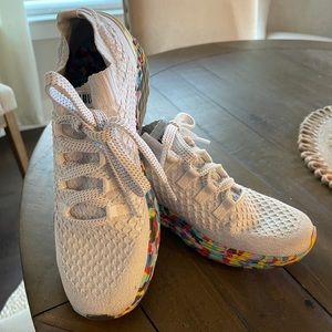 White Wild Knit Runner (Women’s)